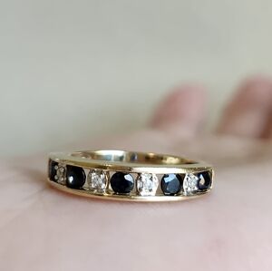 Yellow  gold sappire diamond ring